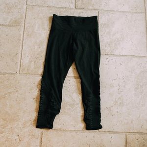 athleta⭐️— cropped leggings with details on side!!